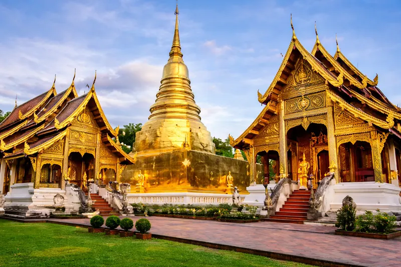 Templo y calles del centro histórico de Chiang Mai para una primera estancia