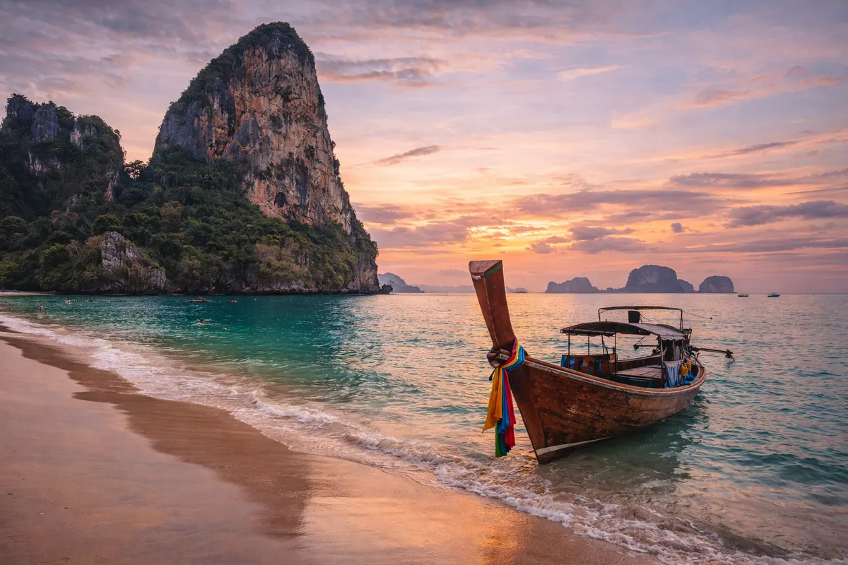 Railay en Krabi con playa y acantilados para una estancia más especial