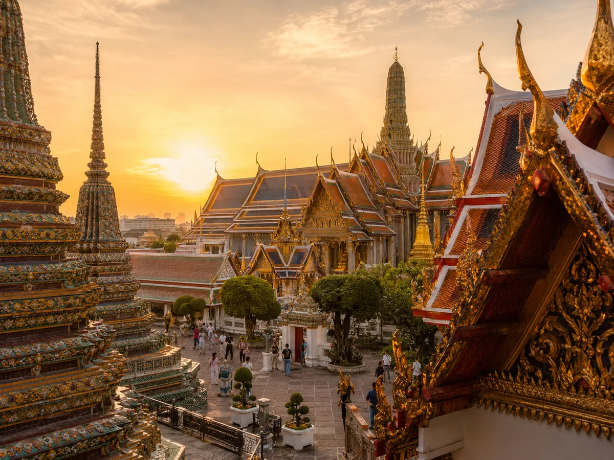 Templos y arquitectura tradicional en Bangkok durante una visita cultural