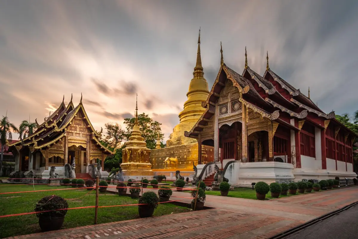 Templos y calles del centro histórico de Chiang Mai para una estancia caminable